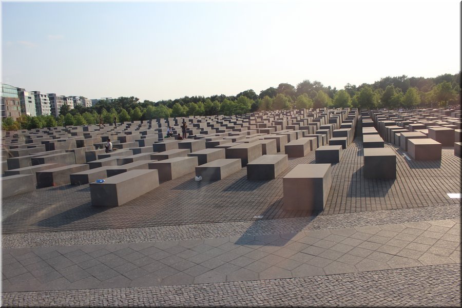 20040-Monumento al holocausto-.jpg