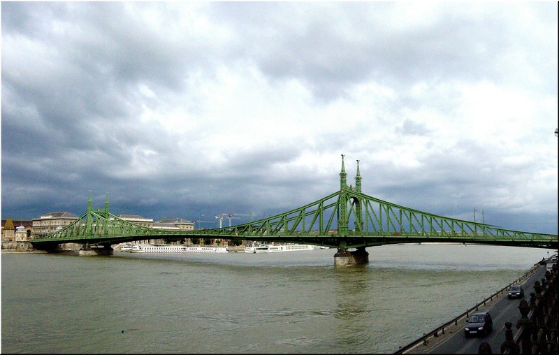 0080-Diego-B-P-V-Budapest-Danubio-Puente-Libertad-a-b-c.jpg