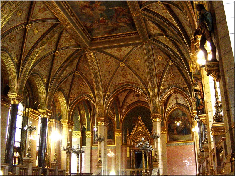 0690-Diego-B-P-V-Budapest-Interior-Parlamento-Escalera.jpg