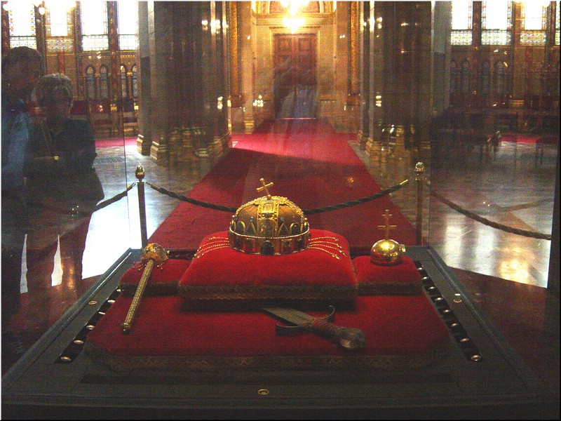 0730-Diego-B-P-V-Budapest-Interior-Parlamento-Corona-Cetro.jpg