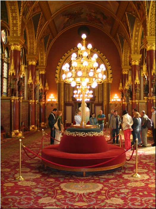 0741-Pedro-B-P-V-Budapest-Interior-Parlamento-Sala-alfombra.JPG