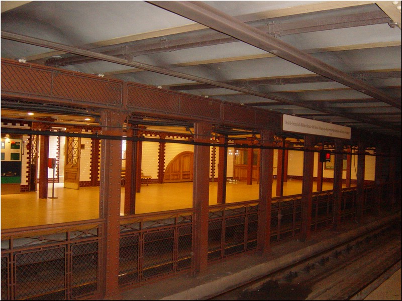 0910-Diego-B-P-V-Budapest-1a-Estacion-Metro-Continental.jpg