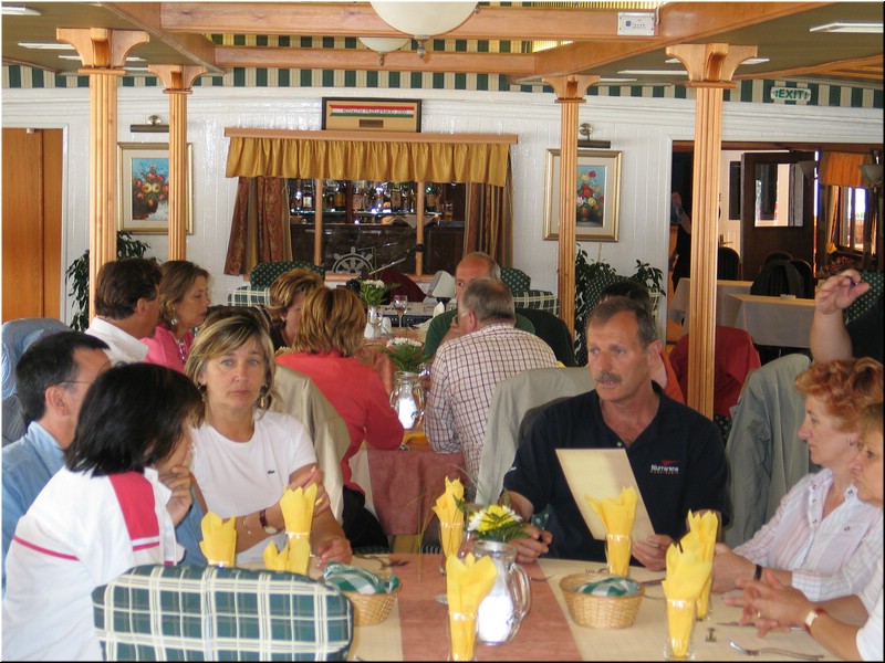 0922-Pedro-B-P-V-Budapest-Comida-Barco.JPG