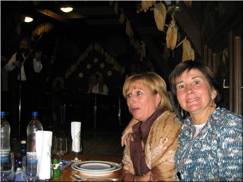 0951-Rosa-B-P-V-Budapest-Fiesta-Folklorica.jpg