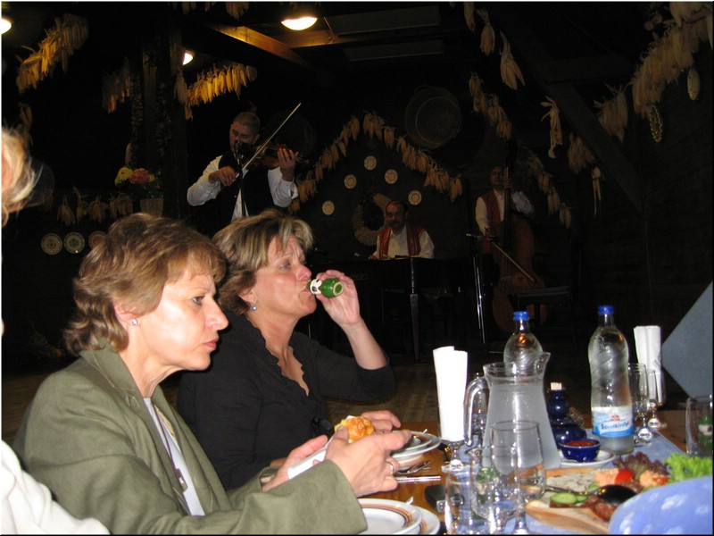 0952-Rosa-B-P-V-Budapest-Fiesta-Folklorica.jpg