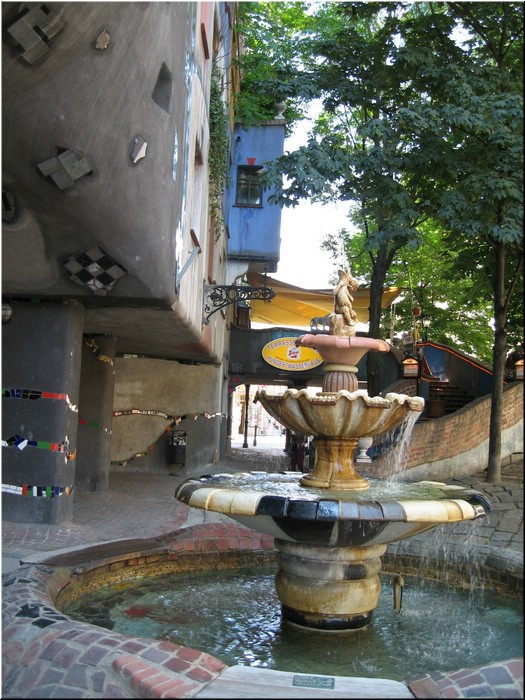 2833-Rosa-B-P-V-Viena-Hundertwasser-Haus.jpg