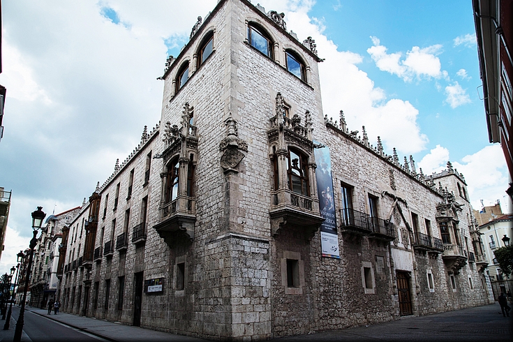 010-Casa del Condestable.jpg