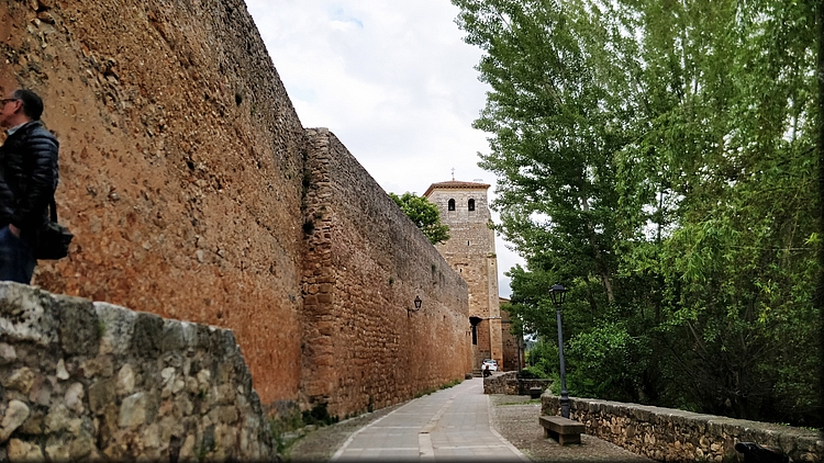 160 Covarrubias-Paseo de la Colegiata.jpg