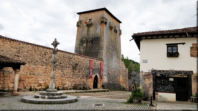 170 Covarrubias-Torre de doña Urraca.jpg