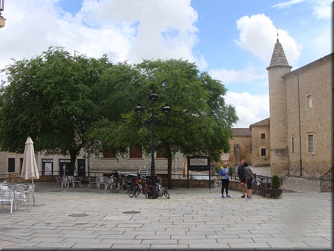 094-Caleruega Bar La Plaza.JPG