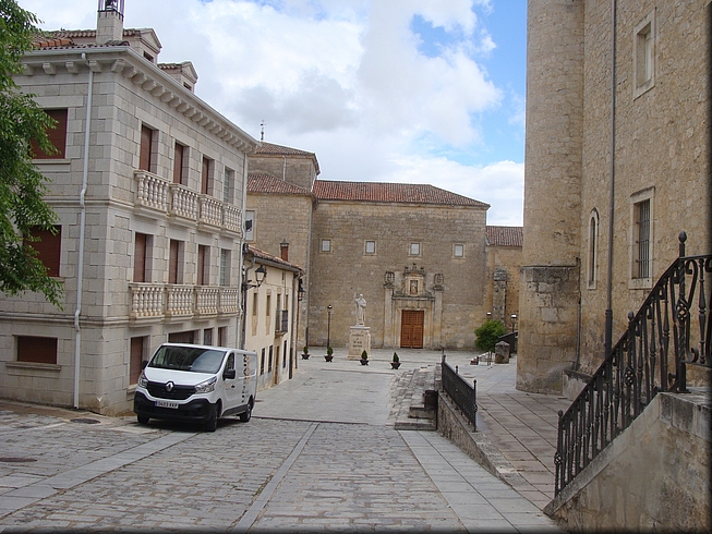 095-Caleruega Calle Sto Domingo.JPG