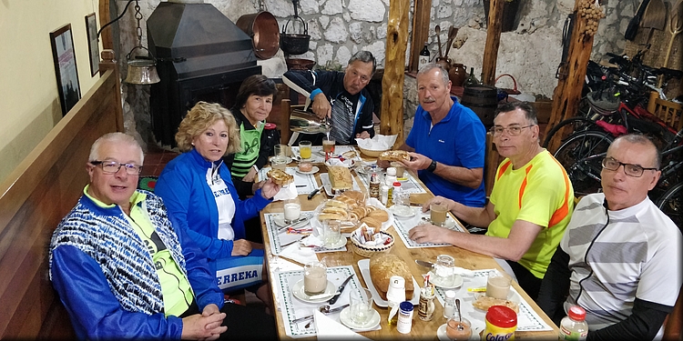 010-Desayuno en Castillejo.jpg