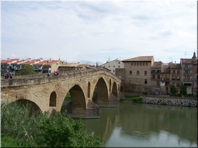 1090-Puente-la-Reina.JPG