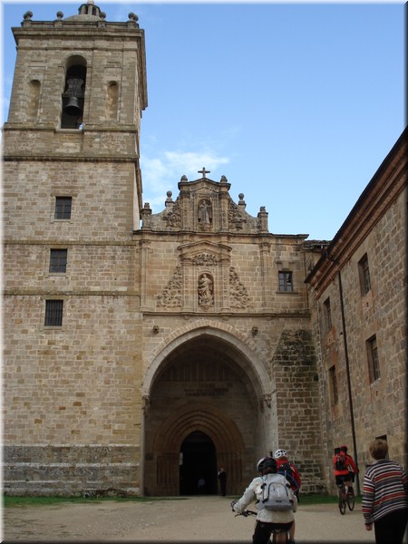 1290-Camino-Monasterio de Irache.jpg