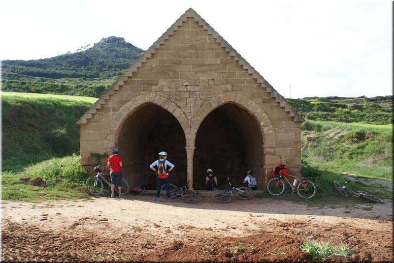 1380-Camino-Villamayor - Aljibe.jpg