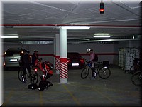0889-Logroños-Preparando las bicis.JPG