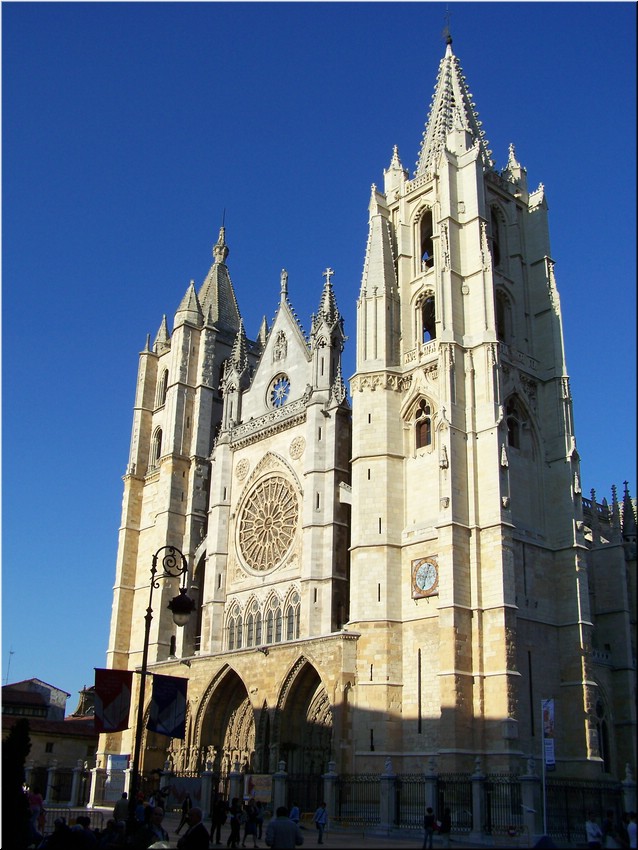 006-Leon - Fachada principal de la catedral-K2415.JPG
