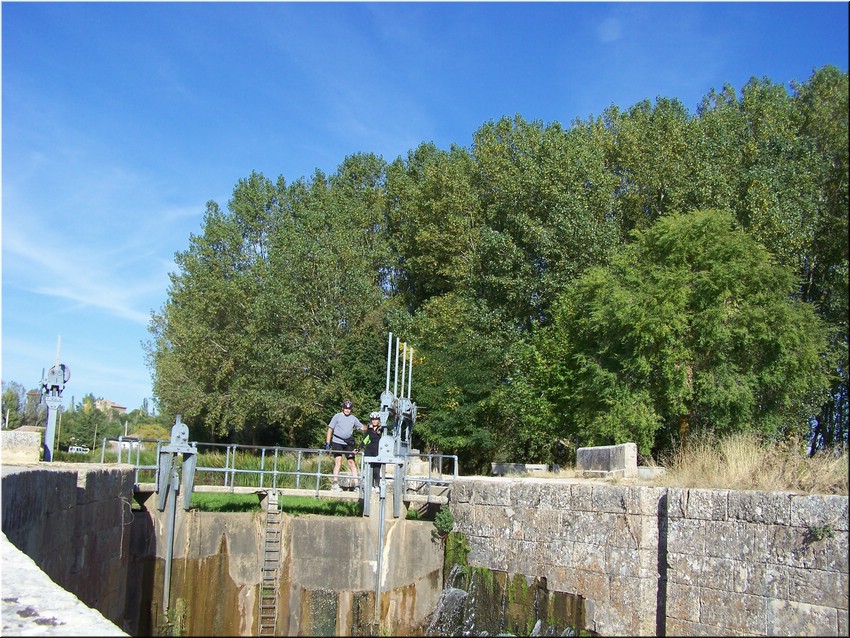 051-Canal de Castilla- Esclusa de Fromista2469.JPG