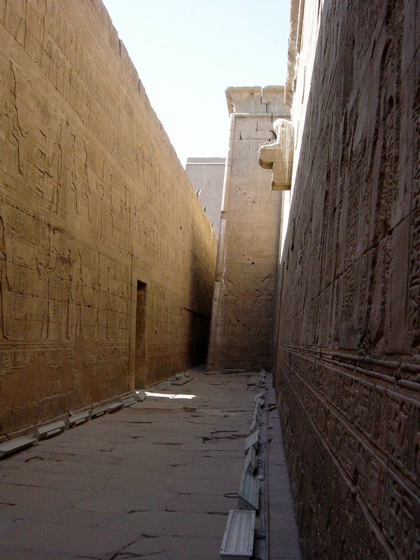 672-TemploEdfu.JPG