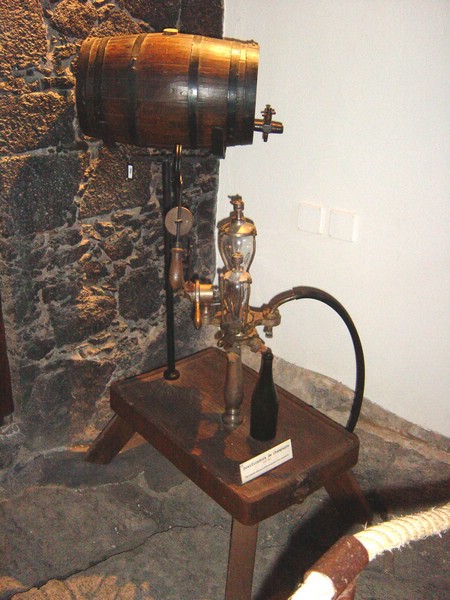 Museo-Vino-11-dosificadora-Champagne-3937.JPG