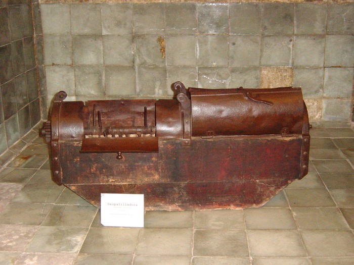Museo-Vino-17-Despalilladora-3943.JPG