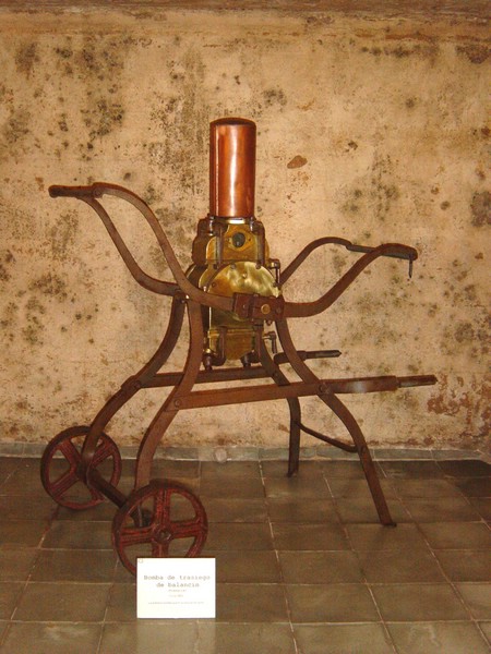 Museo-Vino-18-bomba trasiego-3944.JPG