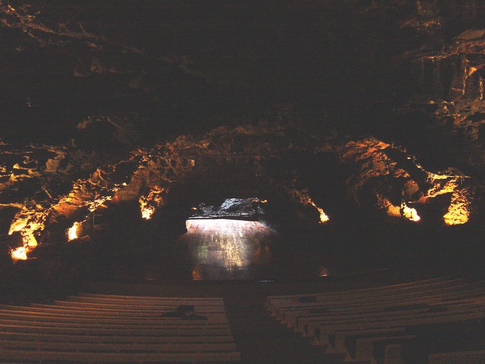 Jameos-del-Agua-20-Auditorio-3916-b.jpg