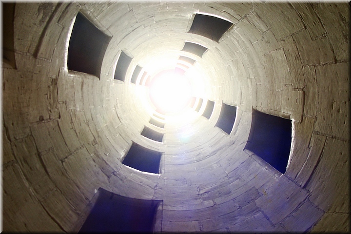 03600 Chambord - Hueco de la escalera.JPG