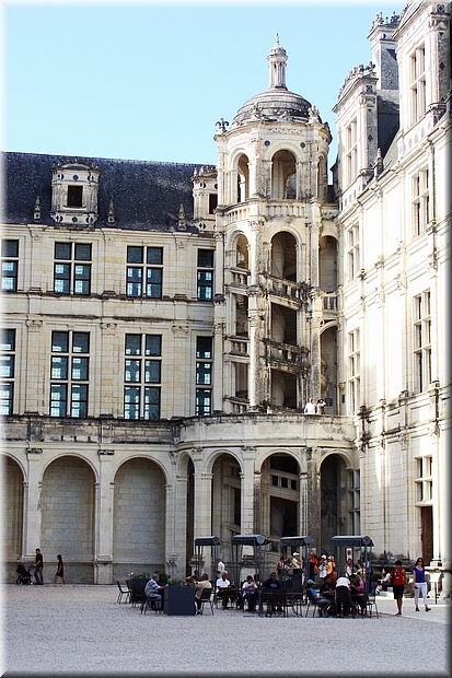 03700 Chambord - Patio.JPG