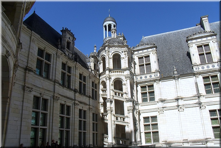 03710 Chambord - Patio.JPG