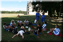 02610 Almuerzo en el jardin de Chambord--.jpg