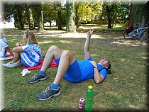 02620 Almuerzo en el jardin de Chambord.JPG