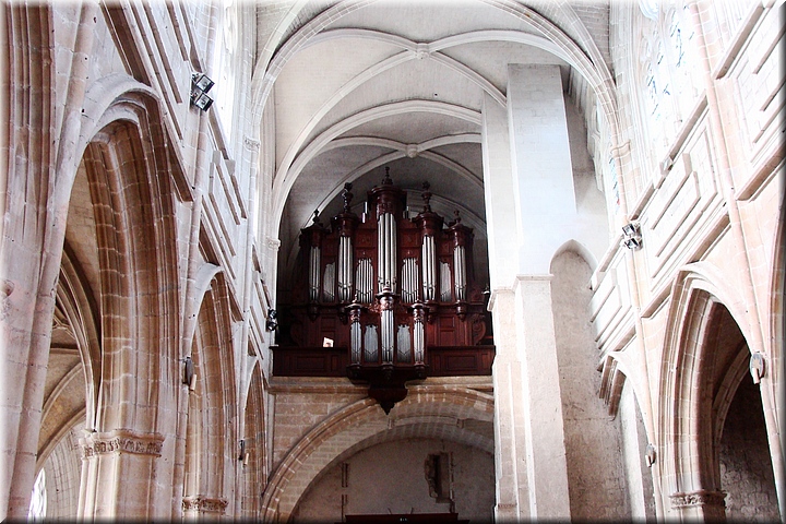 04421 Blois - Catedral - Organo.JPG