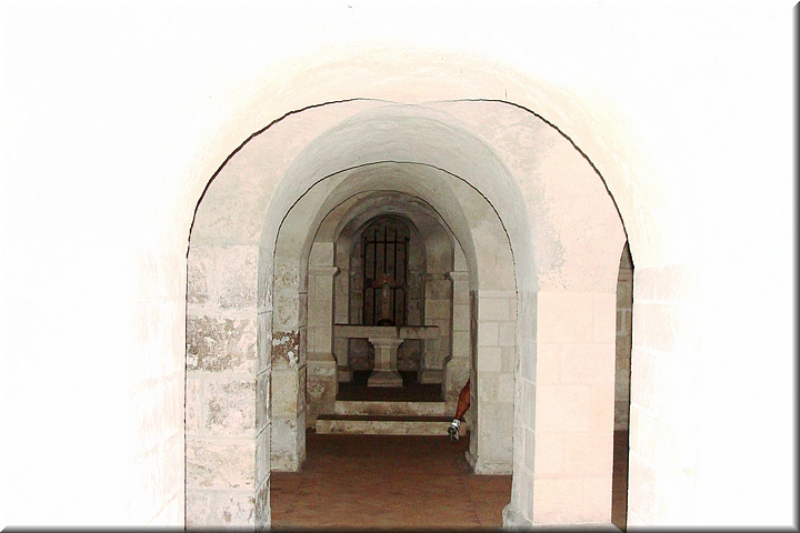 04422 Blois - Catedral - Cripta.JPG