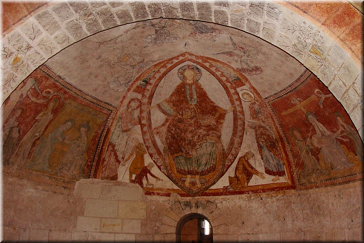 06800 Frescos -Cripta - Iglesia de St Agnan.JPG