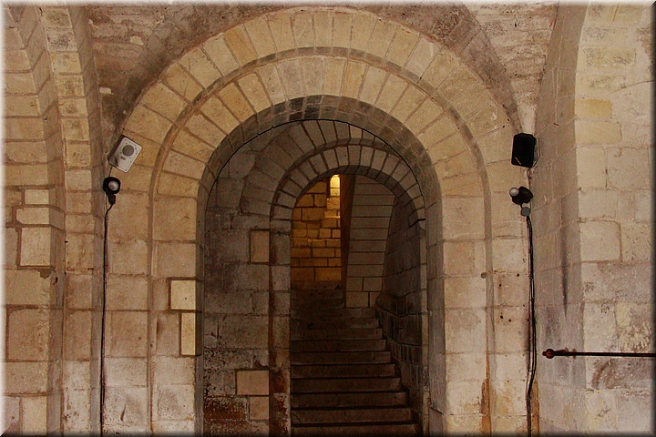 07100 Cripta - Iglesia de St AgnanDSC04395.JPG