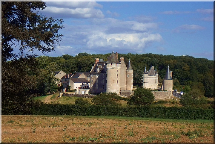 12010 - Chteau de Montpoupon.JPG