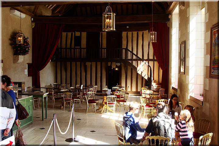 151000 Cht Cheverny - Cocheras.JPG