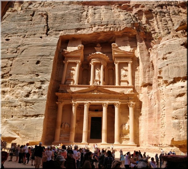 3-29_1-Petra-Khazne.jpg