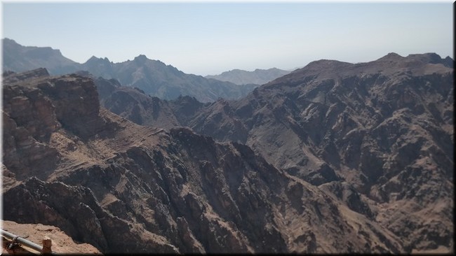 3-61-Petra-Valle al este del Deir -Desde lo alto.jpg