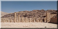 3-56-Petra-Columnas del Gran Templo.jpg
