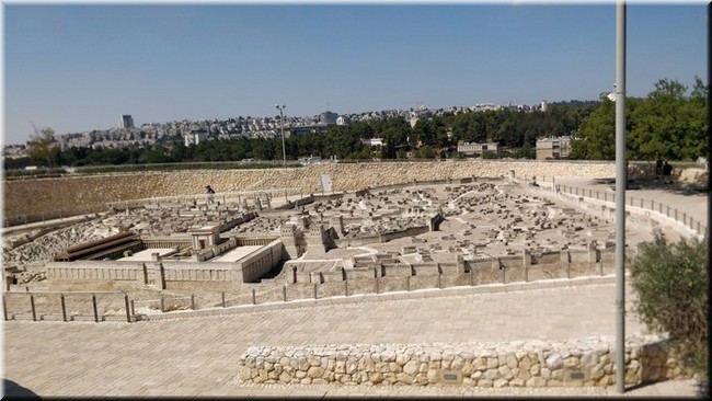5-11-Maqueta de Jerusalen antiguo.jpg