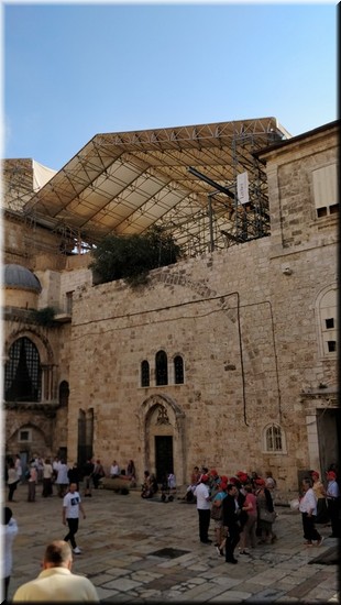 5-21-Junto a la Iglesia del Sto Sepulcro.jpg
