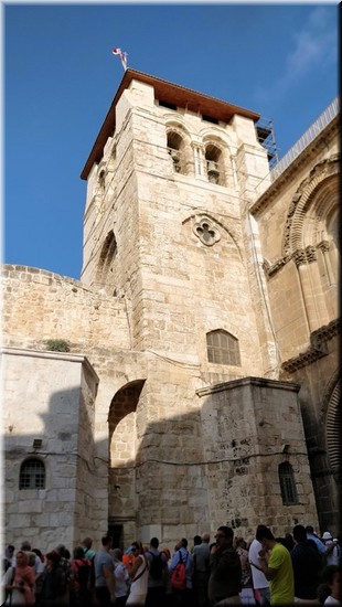 5-24-Junto a la Iglesia del Sto Sepulcro.jpg