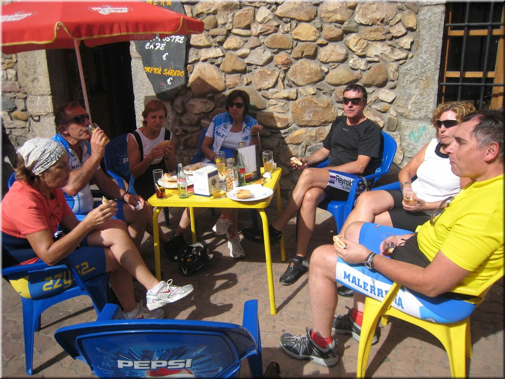 04512-Almuerzo en La Robla-RUTA DE LA PLATA 2ª PARTE 052.jpg