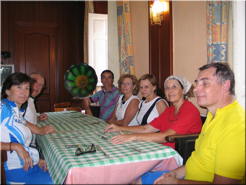 04604-Comedor en Busdongo-IMG_0014.JPG
