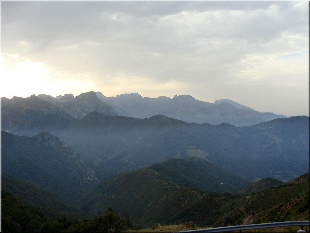 04900-Cordillera Cantabeica desde el puerto de Pajares-DSC02254 copia.jpg