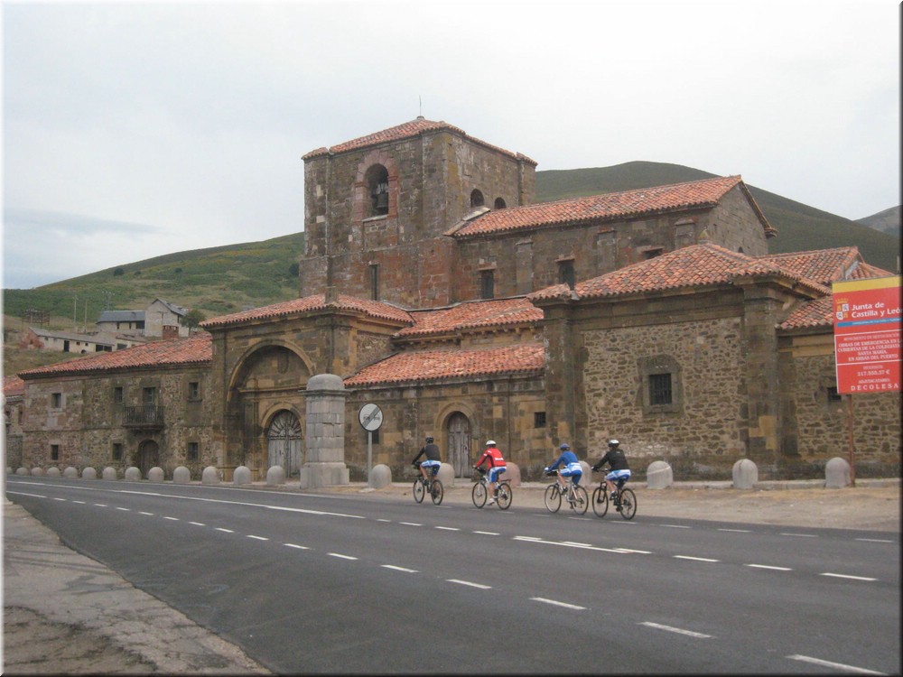 04702-Colegiata de Sta María de Arbás-RUTA DE LA PLATA 2ª PARTE 078.jpg
