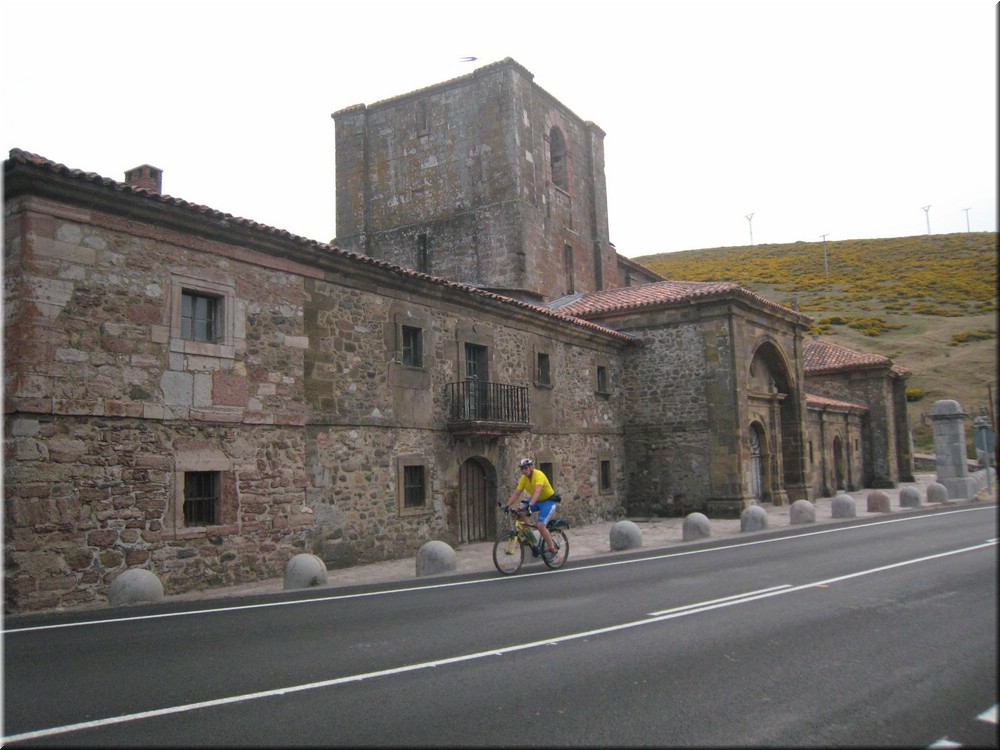 04704-Colegiata de Sta María de Arbás-RUTA DE LA PLATA 2ª PARTE 080.jpg