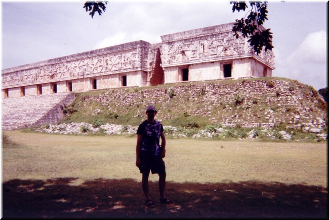 Z24-Uxmal-Palacio-Gobernador.jpg